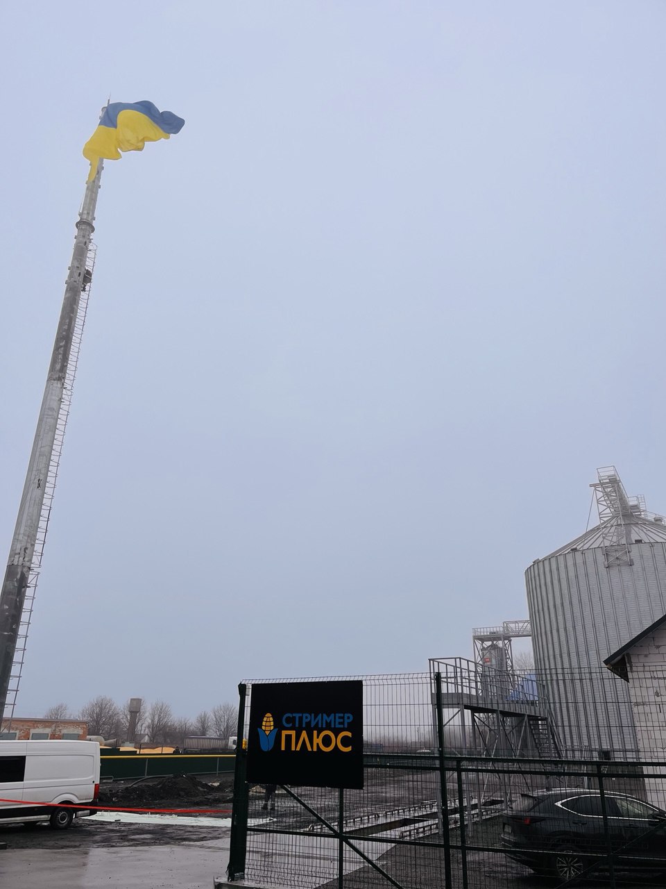 Логотип для елеваторного бізнесу: патріотично, функціонально, впізнавано. Кейс “Стример ПЛЮС”